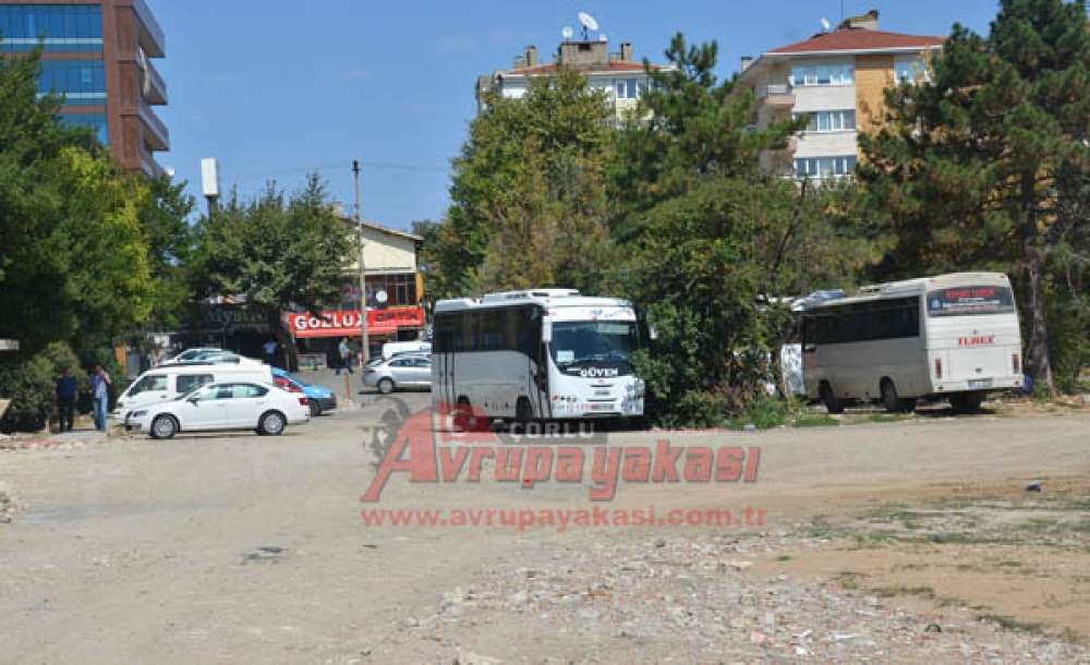 Hastane Bahçesi Çöplüğe Döndü