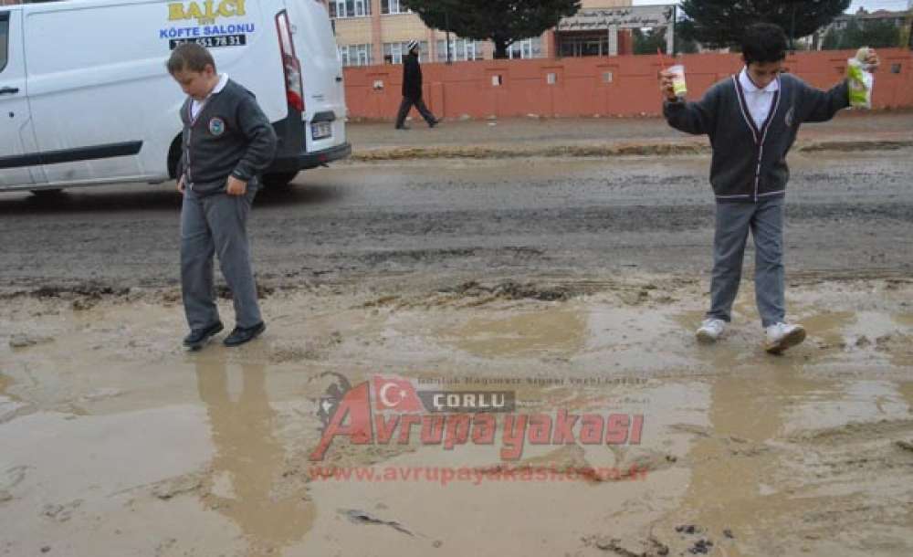 Öğrencilerin Çamur İsyanı - 6
