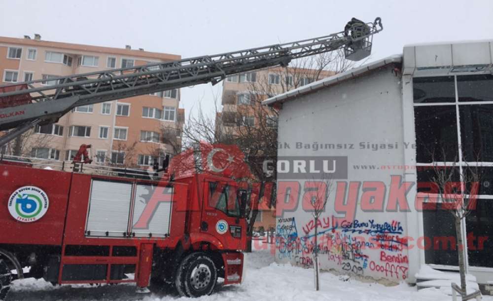 Kediye İtfaiyeci Şefkati - 2