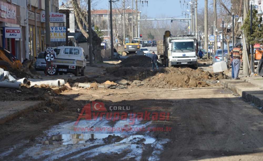 Günlerdir Bitmedi
