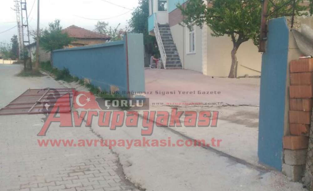Devrilen Kapı Can Aldı - 1