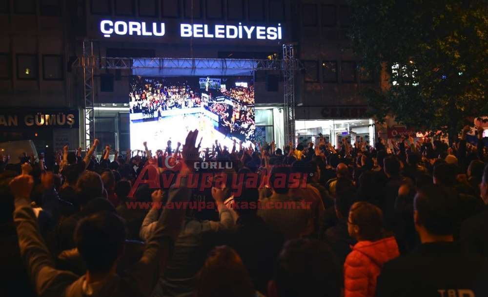Dev Zafere Dev Ekran - 1