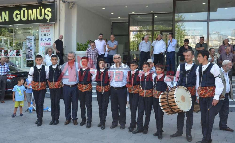 Erzurum Halk Oyunları Ekibinden Başkan Baysan'a Türk Bayrağı - 1