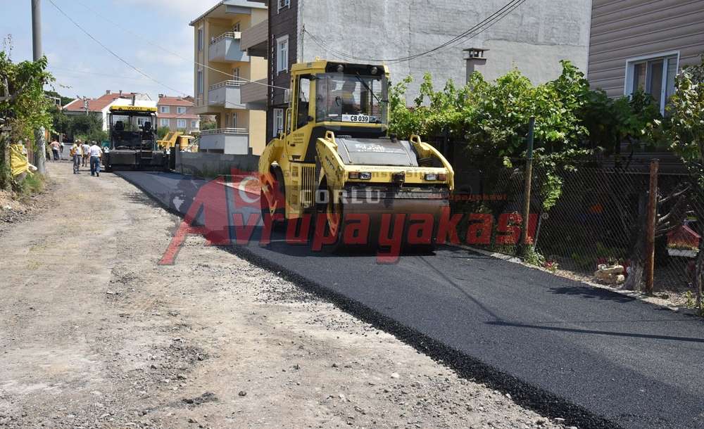 Asfaltlama Devam Ediyor