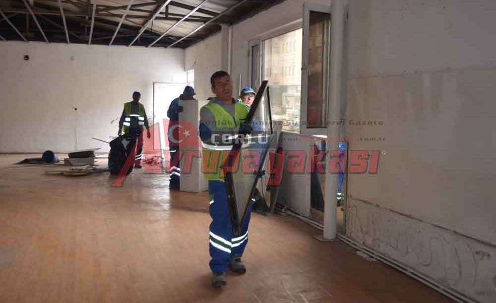 Yeni Yerde Tadilat Sürüyor - 1