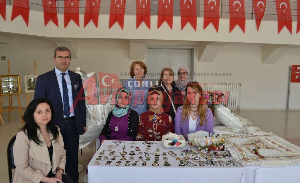 Hem Meslek Edindiler, Hem Sergi Açtılar - 1