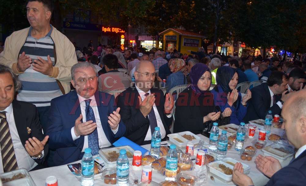 Mitingin Coşkusu, İftara Yansıdı