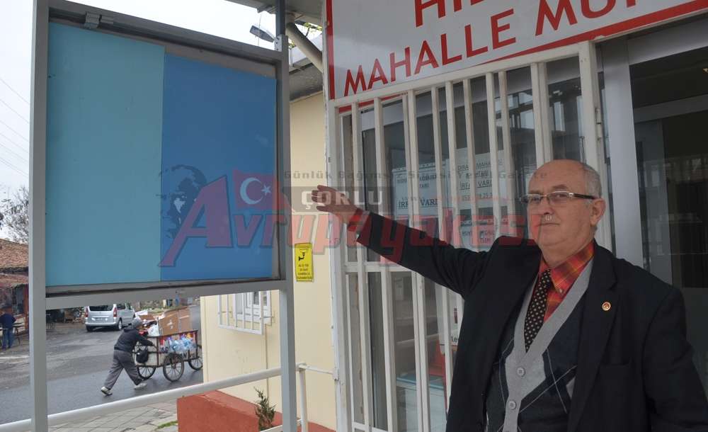 Muhtarlığın İlan Panosunun Kapağı Çalındı