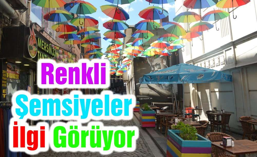 Renkli Şemsiyeler İlgi Görüyor