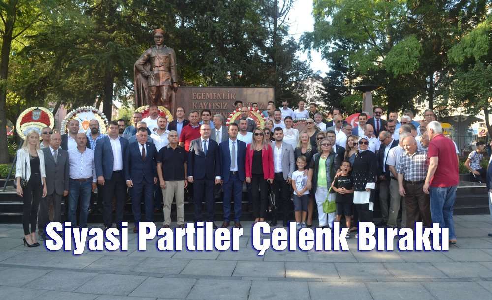 Siyasi Partiler Çelenk Bıraktı