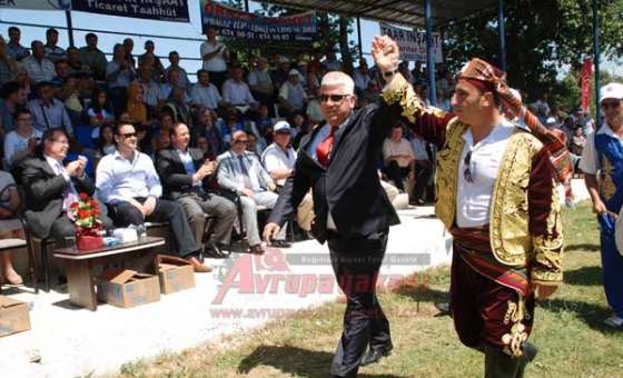 Velimeşe'de 5. Geleneksel Büyük Yağlı Pehlivan Güreşleri Başladı - 1