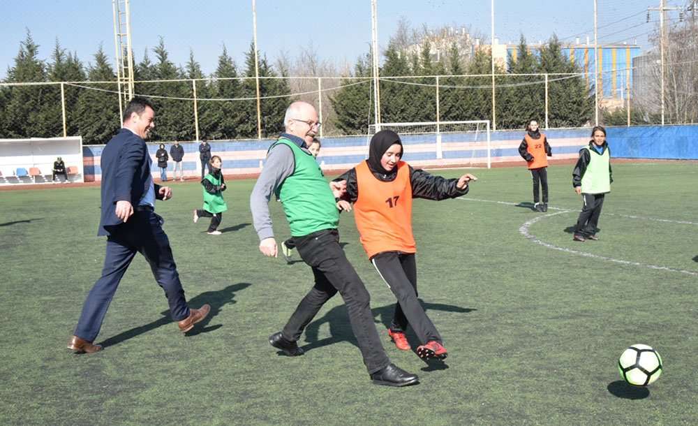 Başkan Sarıkurt'tan Çbsk Kadın Futbol Takımına Ziyaret - 1
