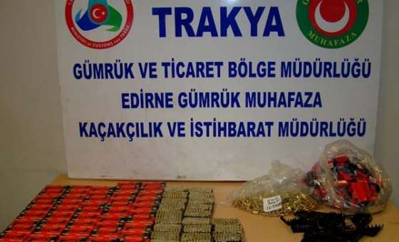 Kolilerden Binlerce Mermi Çıktı