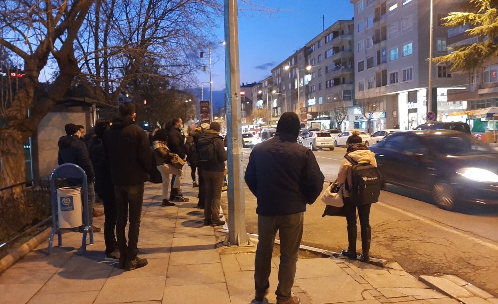 Geç Gelen Otobüsler Vatandaşı Canından Bezdirdi - 2
