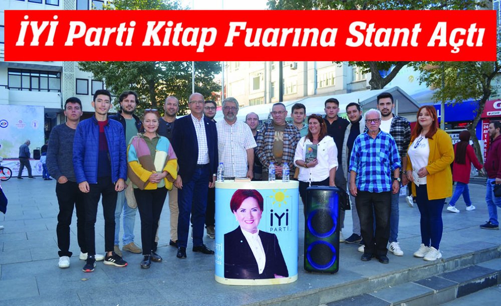 İyi Parti Kitap Fuarına Stant Açtı