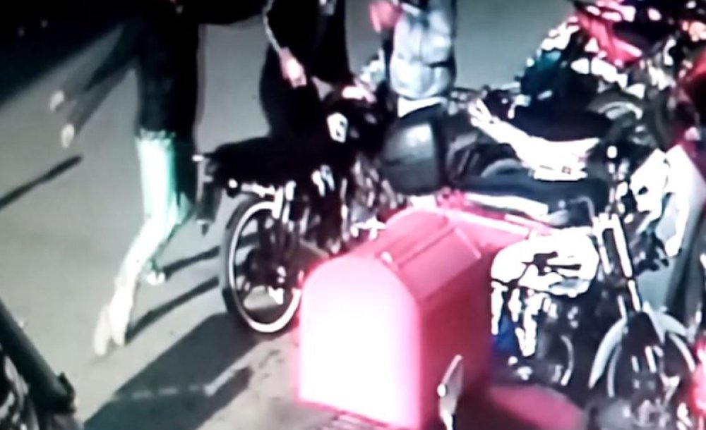 Motosiklet Kavgaya Sebebiyet Verdi, 1 Kişi Yaralandı - 1