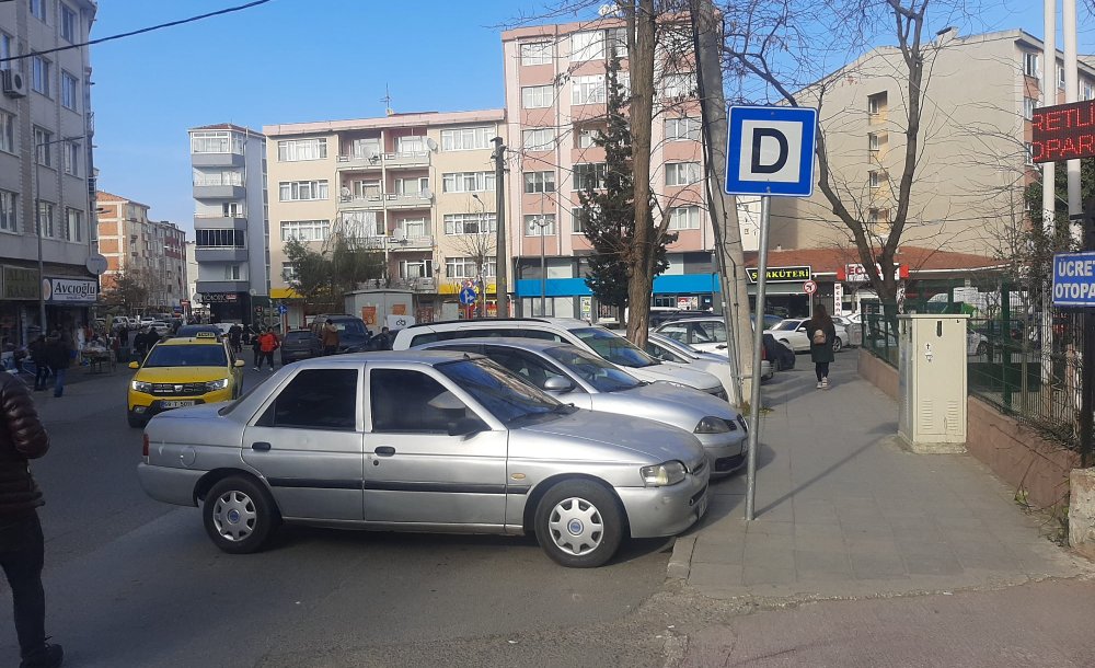 Durak Mı Park Yeri Mi? - 1