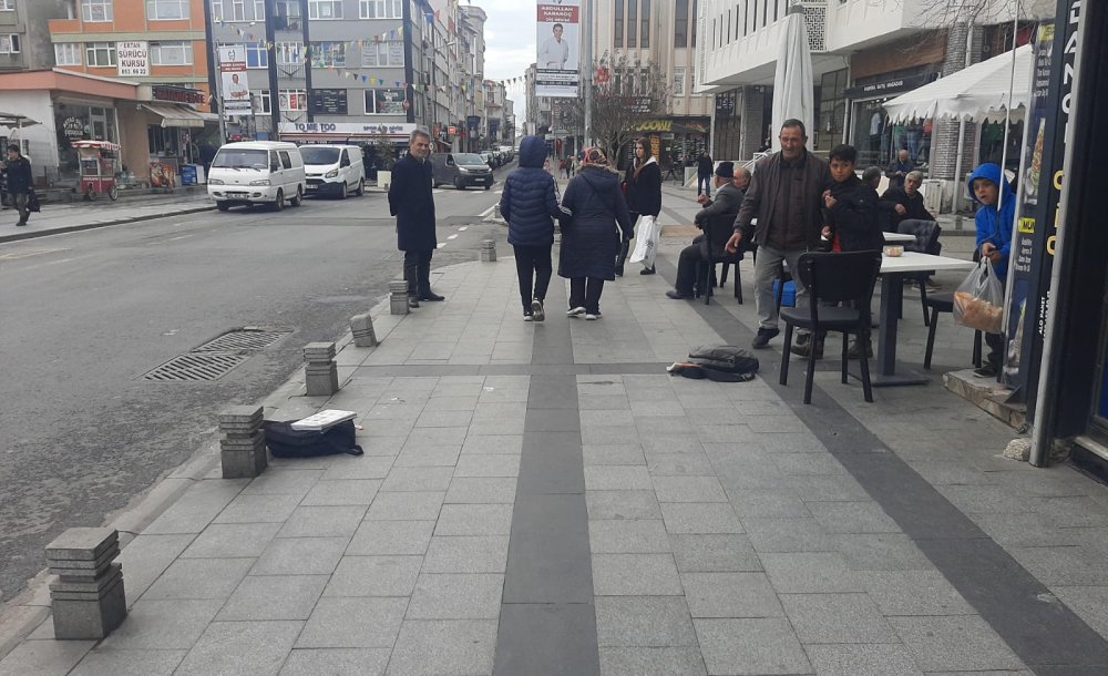 Sokak Köpeklerinden Korkan Çocuklar Çantalarını Atıp Kaçtı - 2