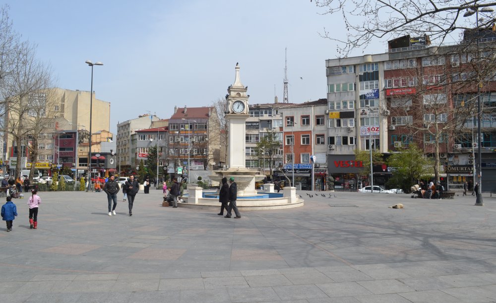 Havuz Çalışmadığı Zaman Güvercinler Meydandan Uzaklaşıyor - 1