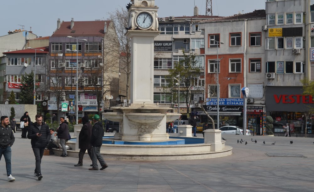 Havuz Çalışmadığı Zaman Güvercinler Meydandan Uzaklaşıyor - 2