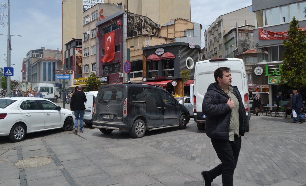 Araçların Kaldırım Üzerinde Ne İşi Var? - 1