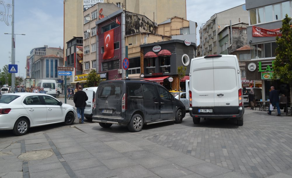 Araçların Kaldırım Üzerinde Ne İşi Var? - 2