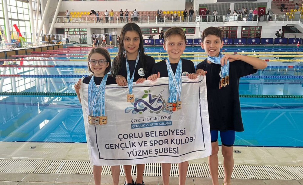 Çbsk Yüzücüleri Turnuvadan Başarıyla Döndü - 1