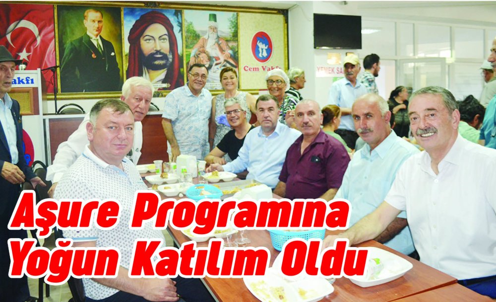 Aşure Programına Yoğun Katılım Oldu