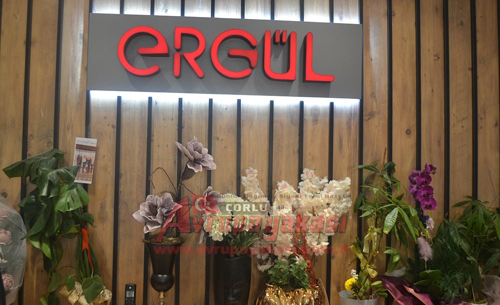 Ergül Mobilya Mustafa Ceceli Konseriyle Açıldı - 1
