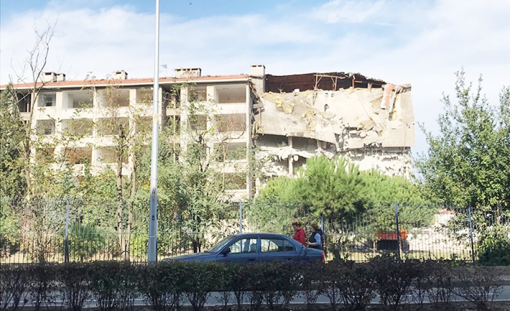 Askeri Lojmanlar Yıkılıyor