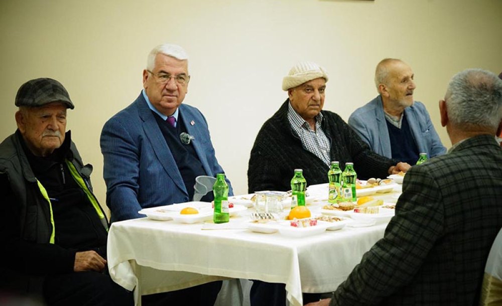 Başkan Yüksel Geleneği Bozmadı Yaşlıları Yalnız Bırakmadı