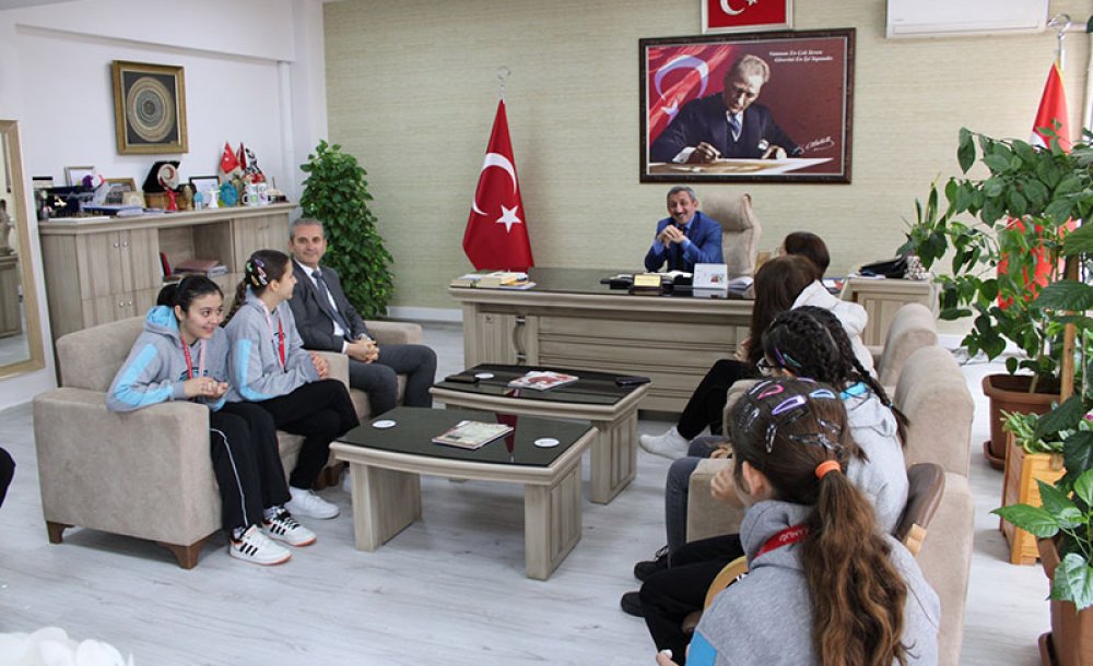 Şahinler Ortaokulu Voleybol Takımı Türkiye Finallerinde - 1