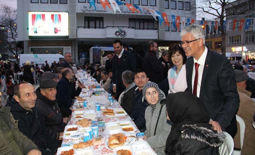 Ak Parti'den 3 Bin Kişilik İftar - 1