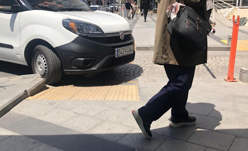 Engelli Parkuruna Araç Park Edilmesine Tepki - 1
