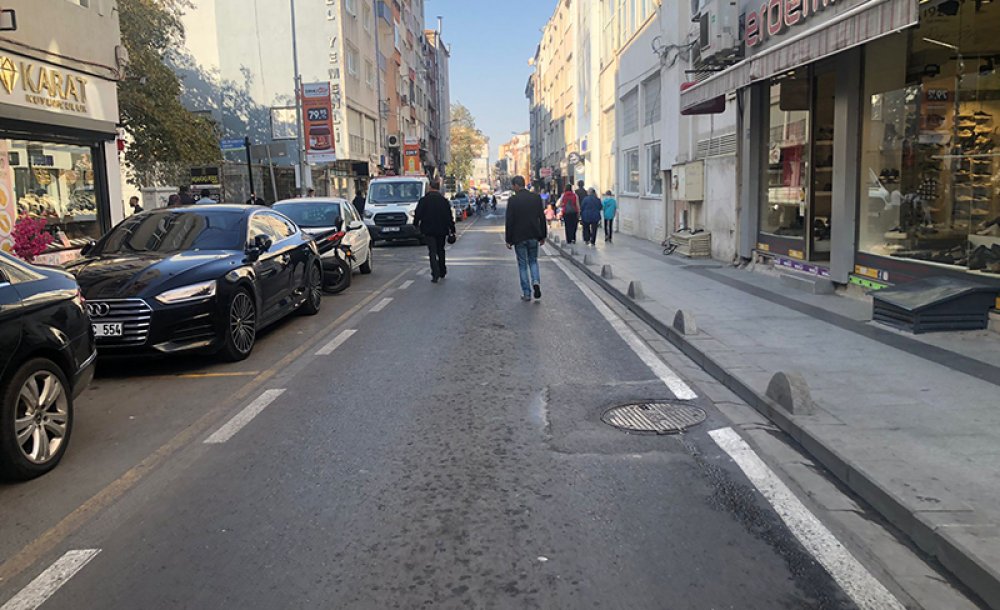 Tören Nedeniyle Cadde Ve Sokaklar Trafiğe Kapatıldı - 1