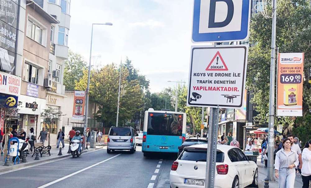 Bazı Sürücüler Uyarı Levhasını Dikkate Almıyor