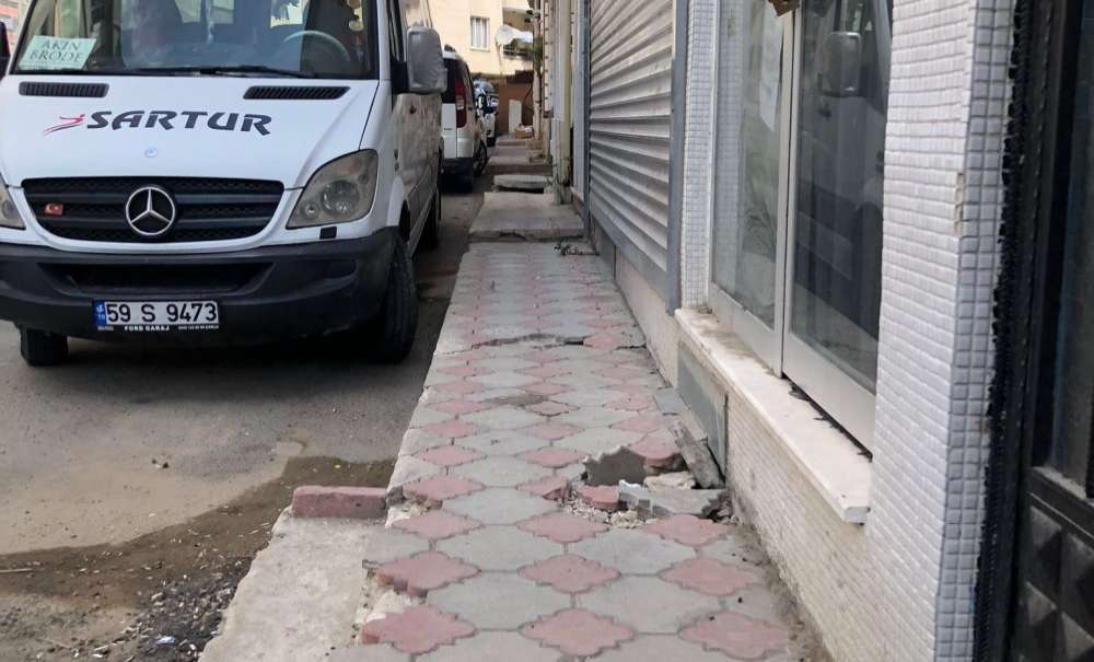 Bu Kaldırımda Yürümek Cesaret İster