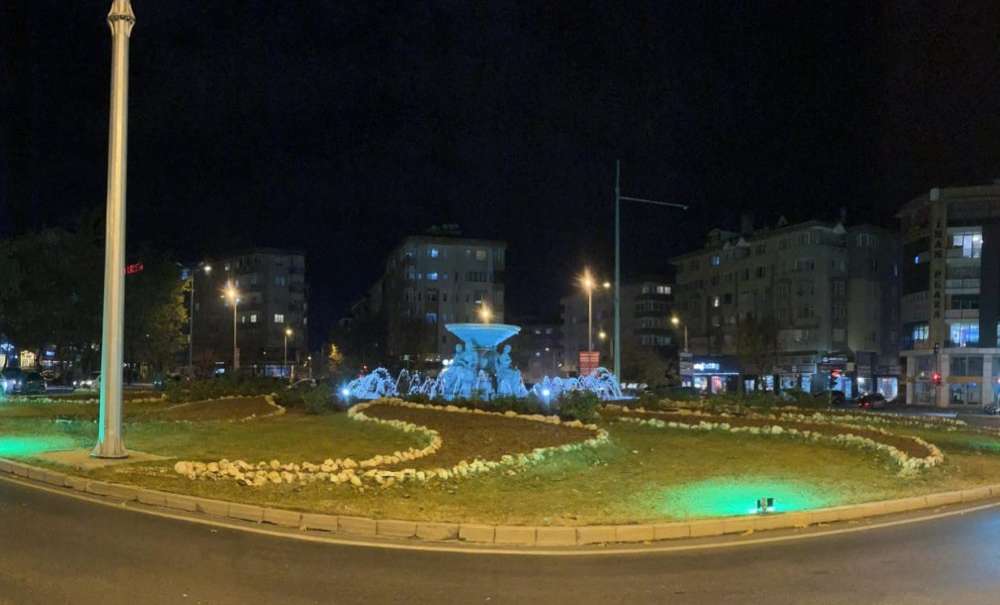 Büyükşehir Aydınlatmalarını Da Yaptı