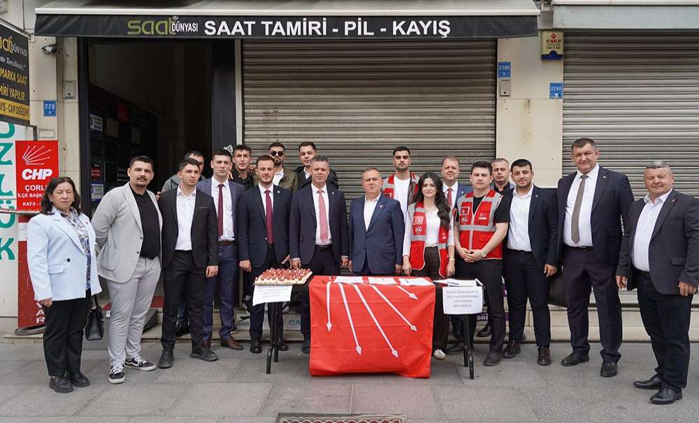 Chp İmza Masası Açtı