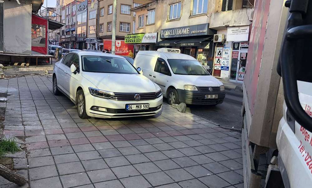 Çorlu'da Kaldırım İşgalleri Sürüyor