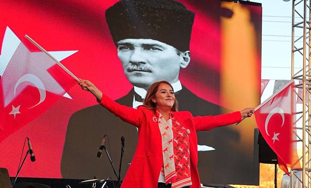 “Cumhuriyetin Işığıyla Aydınlanıyoruz, Gururla Yürüyoruz”