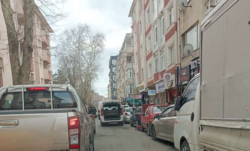 Hatalı Parklanma Trafiği Felç Ediyor