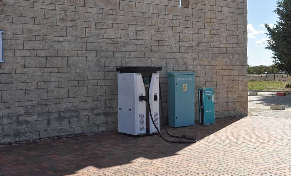 Masal Parkın Önüne Elektrikli Araç Şarj İstasyonu