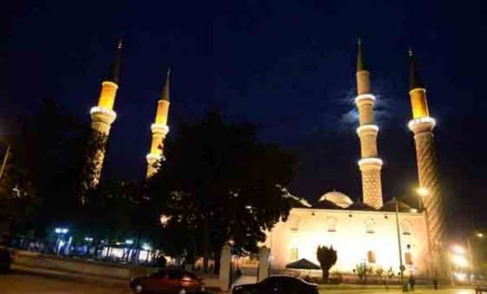 Üç Şerefeli Cami'nin Aydınlatma Çalışmaları Tamamlandı