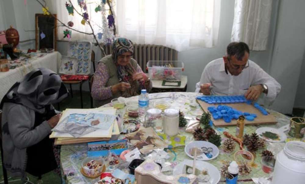 Koca Çınarlar El Sanatıyla Huzur Buluyor