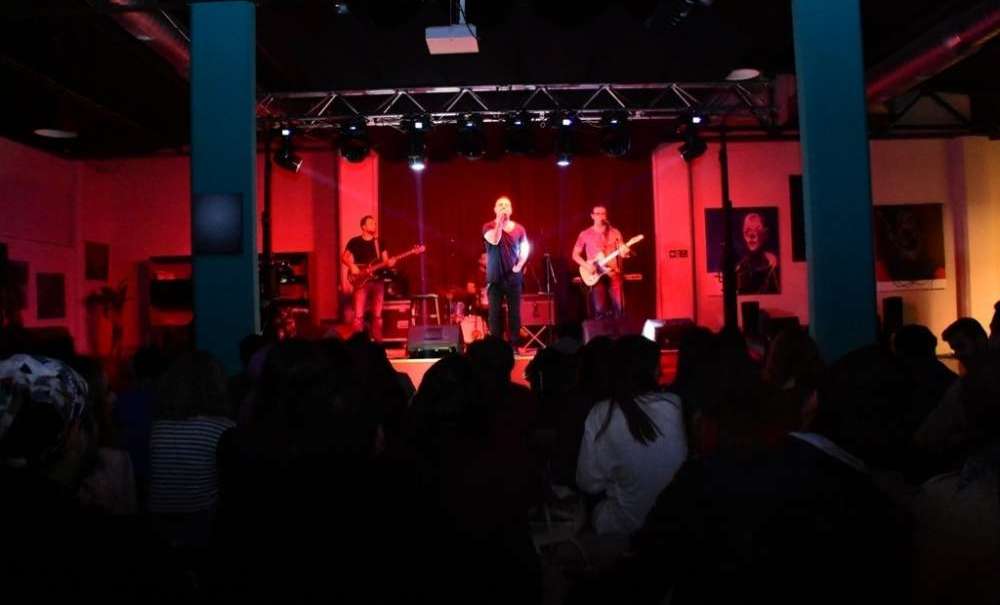 Alternatif Sahne'de Yeni Dönem Aytuğ Ezen Band Konseri Ile Başladı