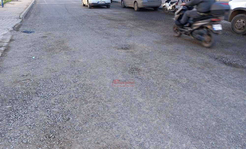 Taşkent Caddesi'ndeki Asfalt 2 Ayda Bozuldu!