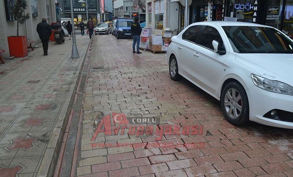 Kilit Taşları Değiştirilmeyi Bekliyor