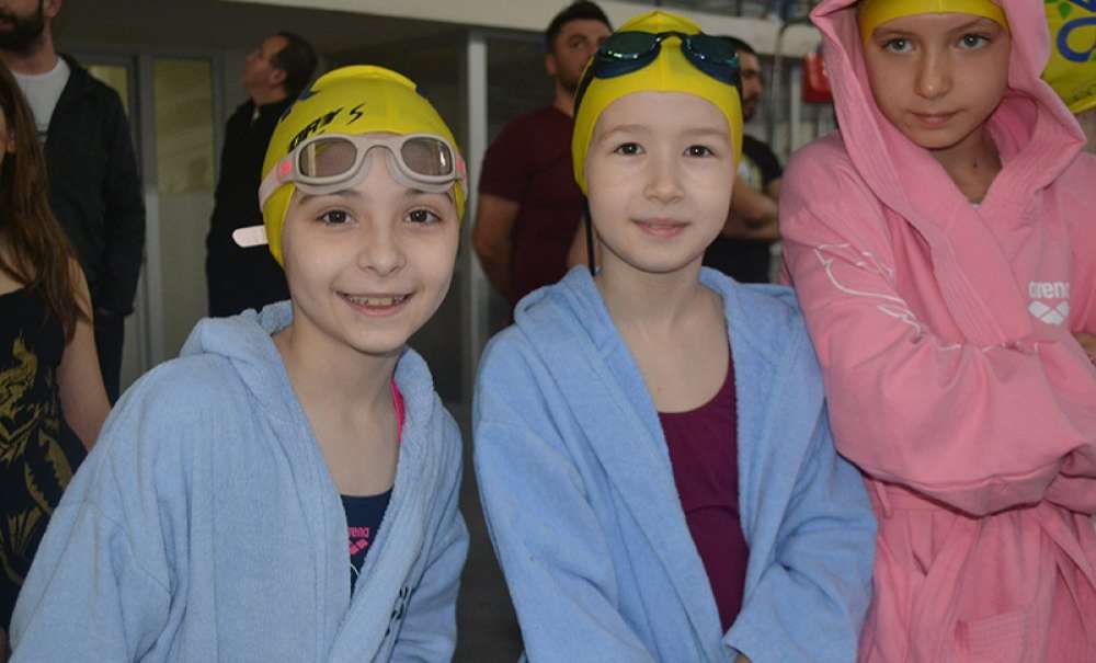 Minik Sporcular Dereceye Girmek İçin Kulaç Attı