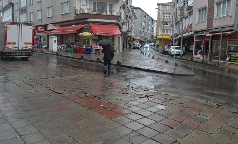 Kırık Taşlar Tepki Çekiyor